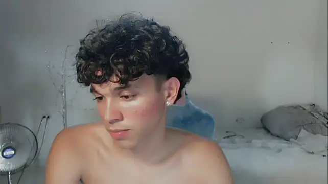 Chat XXX en directo de FUNNY_DICK_
