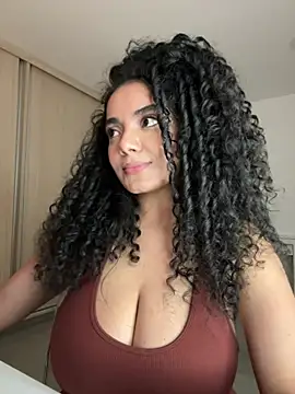Curlyierr Adlı Modelin Canlı XXX Sohbeti