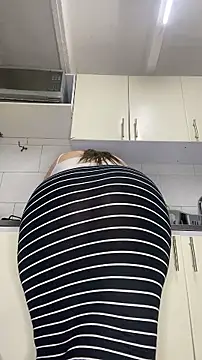 Chloee_Peach Adlı Modelin Canlı XXX Sohbeti