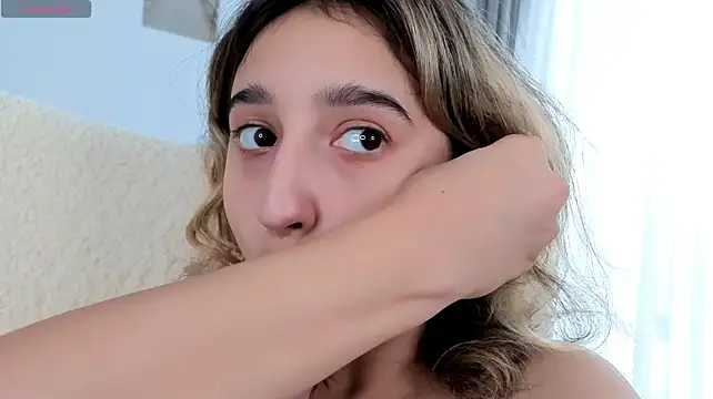 XXX chat uživo modela JullyFox