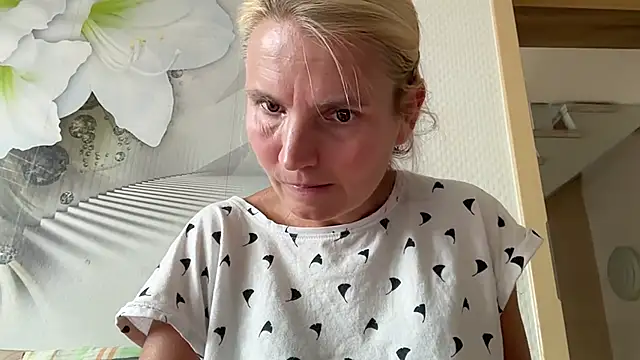 XXX chat uživo modela s-te-fan-i