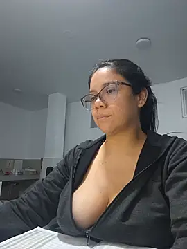 Lina_Lara_ Live XXX-chat