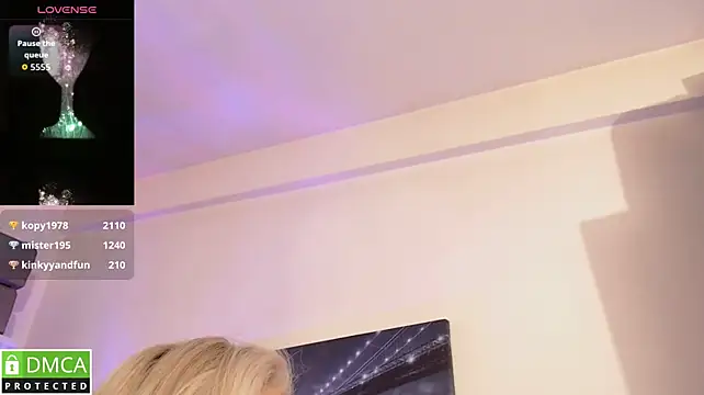 XXX chat uživo modela reeya71