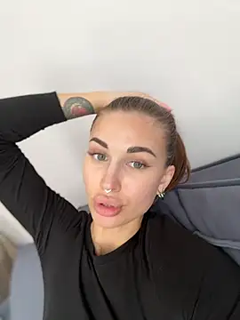 Chatroom XXX en direct de Charming_Ritta