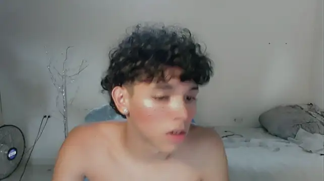 Chat XXX en directo de FUNNY_DICK_
