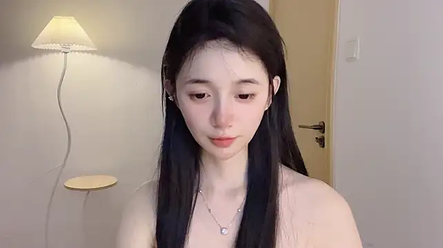 Annie-3's Live XXX Chat
