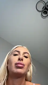Czat XXX na żywo – Mia_Roxie