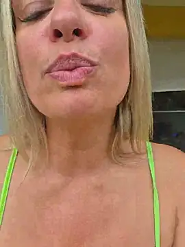 SpicyVicky Live XXX-chat