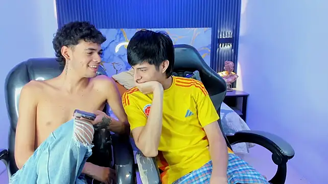 Estiv18_'s Live XXX Chat