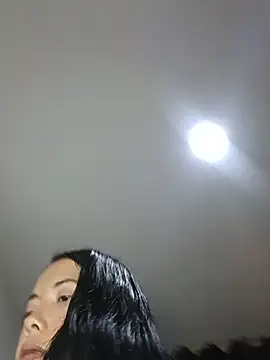 MiaForever1のライブXXXチャット