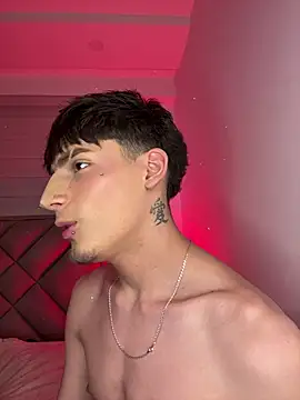 Mateo_Mitchell Adlı Modelin Canlı XXX Sohbeti