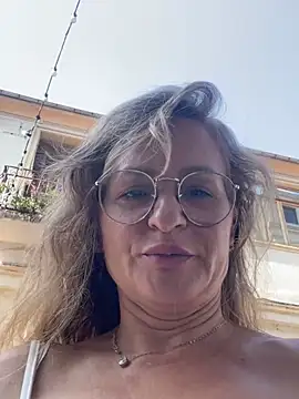 Czat XXX na żywo – mommy_nadin