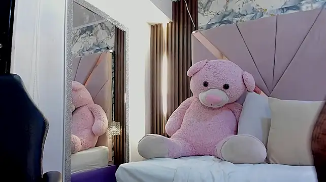 mia_rouxx1's Live XXX Chat