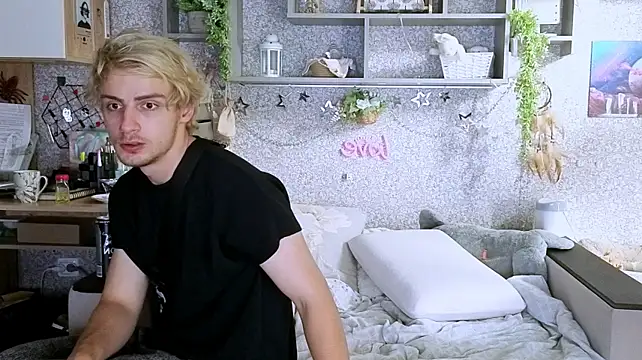 Chat XXX en directo de BloodyBlondiee