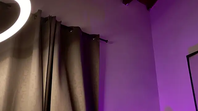 XXX chat uživo modela TonyPetrovjs