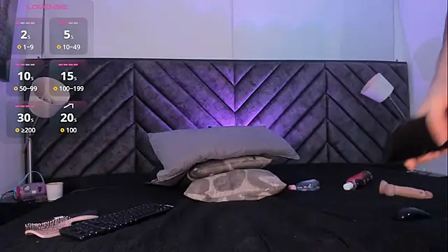 DemonFoxx Adlı Modelin Canlı XXX Sohbeti