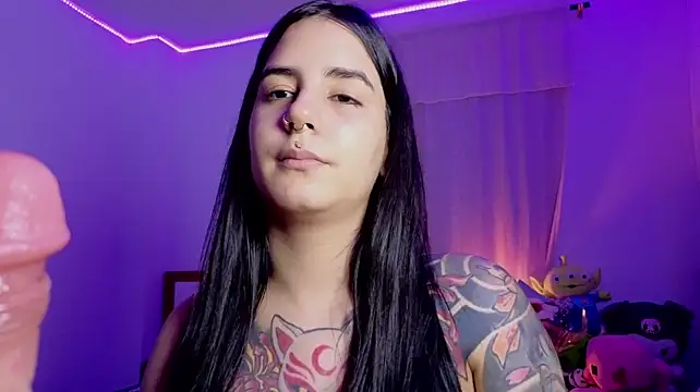 Kittyhelll_ Adlı Modelin Canlı XXX Sohbeti