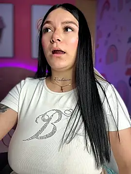 Megaan__More XXX чат на живо