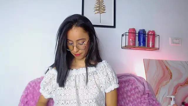 luna_blossom_'s Live Chat Room