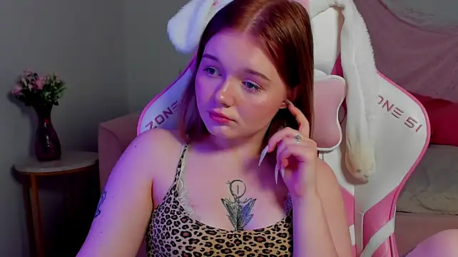Chat +18 de ElinaVale ao vivo