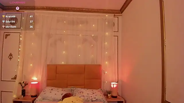 EmaLittle Chat XXX live