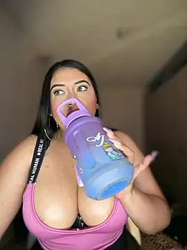 Chat +18 de cami_ortiz__ ao vivo