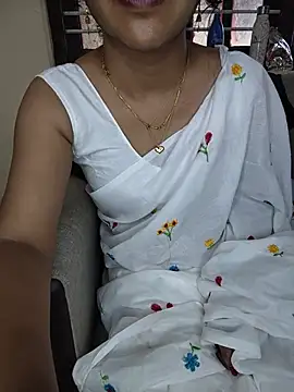 Cute-Smiely-Queen-Telugu Chat XXX in diretta