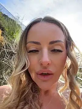 Chat +18 de EmaSalis ao vivo