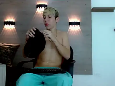 Gaeliitto's Live XXX Chat