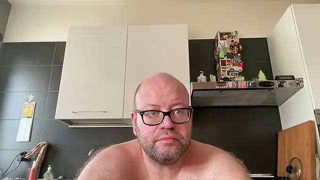 theitalianbear Chat XXX in diretta