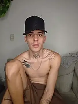 MaxHornyLatin Live XXX Chat