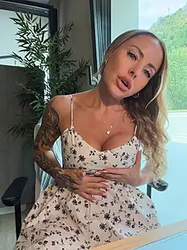 EmaSalis' Live XXX Chat