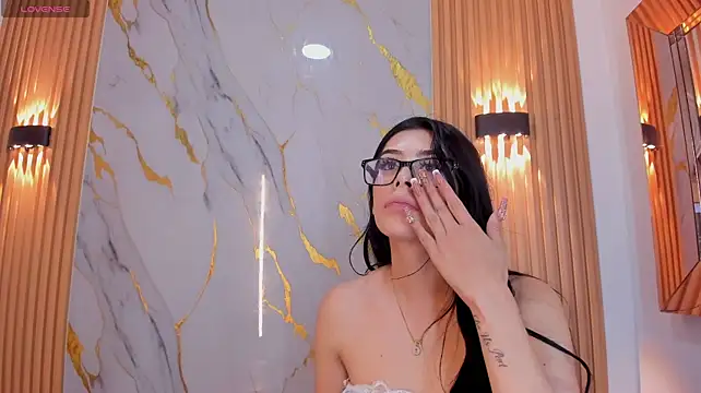Esmeralda_Belle's Live Chat Room