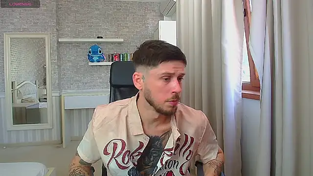 Chat XXX en directo de JonahShaw