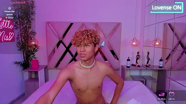 Anyelo_Twink élő XXX-chatje