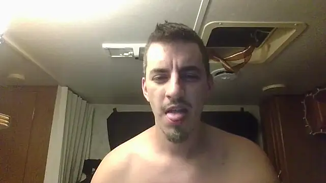 הופעת וובקאם של luverrboyy