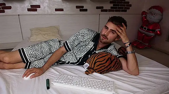 KyloEast Chat XXX in diretta