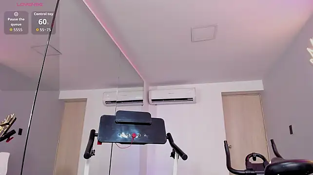 צ'אט XXX בש ידור חי של Aria_Flame