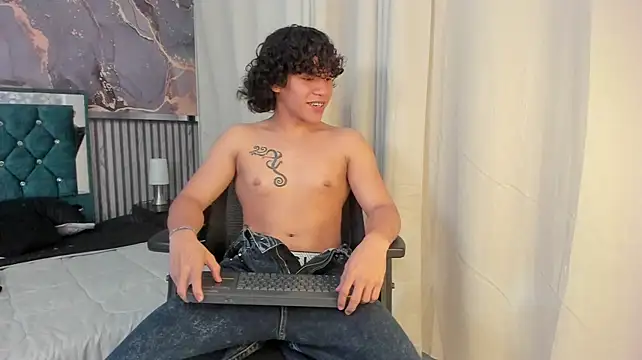 Chat XXX Live adrian_black86306