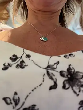 EmaSalis – Naživo XXX chat