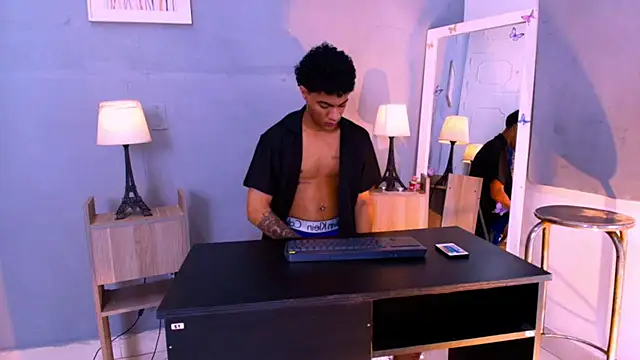 XXX chat uživo modela _Thiago12