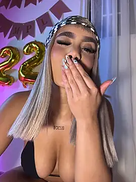 Tyra_malkovaa's Live XXX Chat