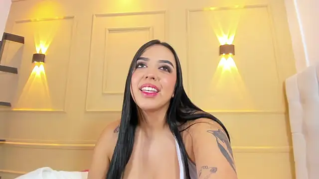 IVONNEREYES Adlı Modelin Canlı XXX Sohbeti