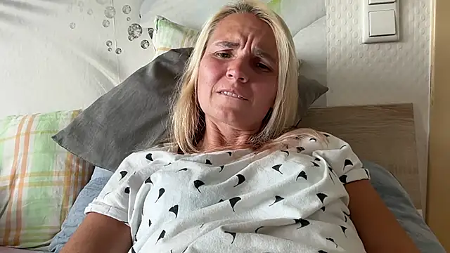 XXX chat uživo modela s-te-fan-i