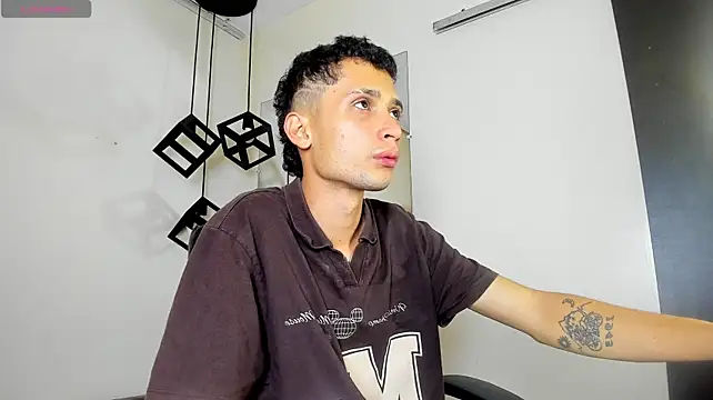 Chat +18 de LucassSmith11 ao vivo