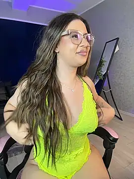 AlessiaNoir_ Adlı Modelin Canlı XXX Sohbeti