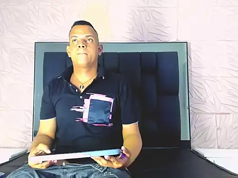 Czat XXX na żywo – Papi_95