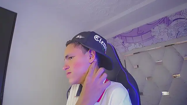 Czat XXX na żywo – Asher_athlets