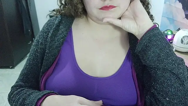 צ'אט XXX בשידור חי של curly_greeneyed