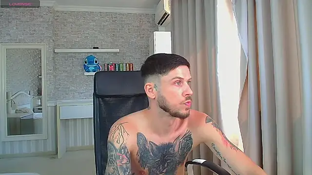 JonahShaw live XXX chat